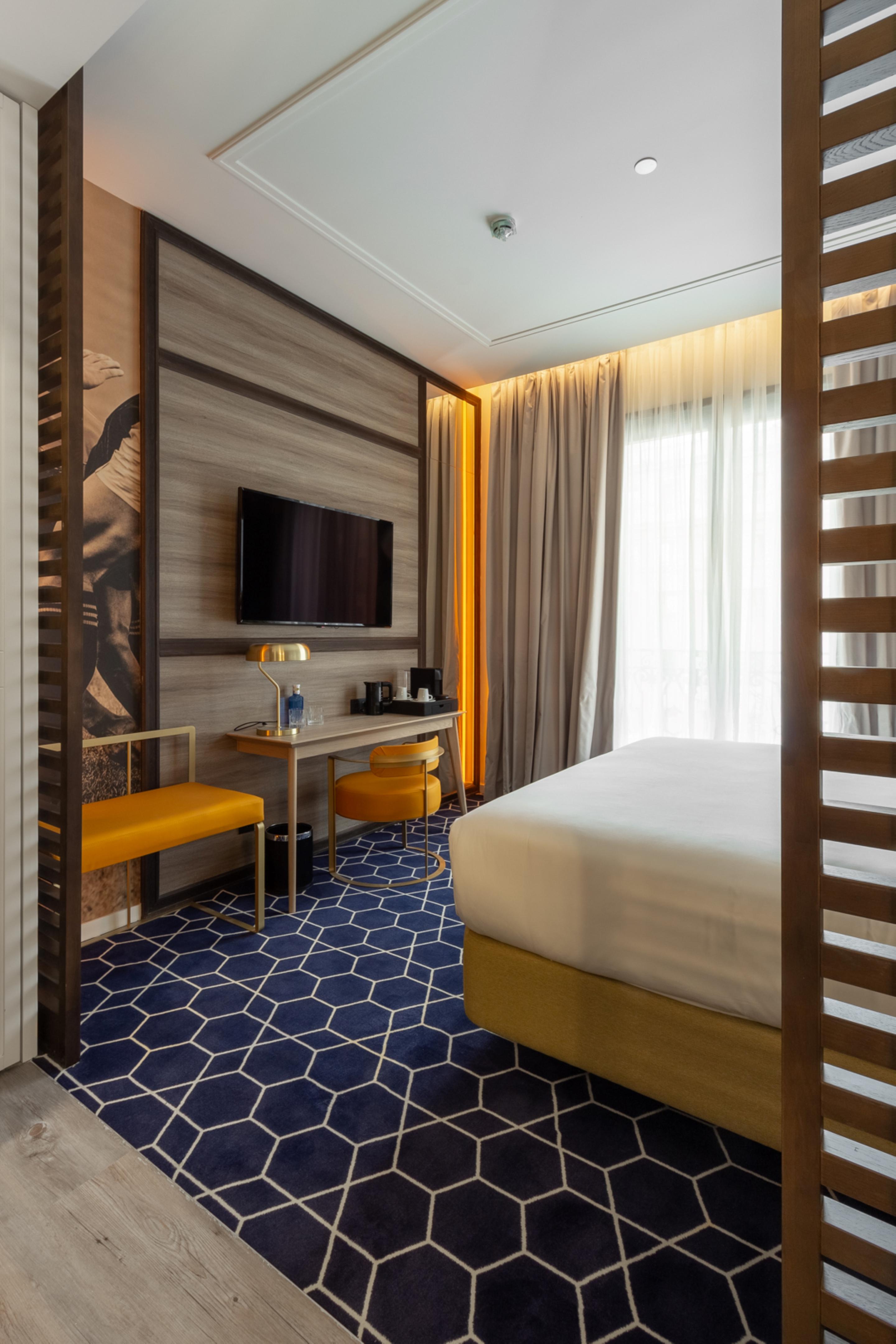 Pestana Cr7 Gran Via Madrid Hotel Екстериор снимка