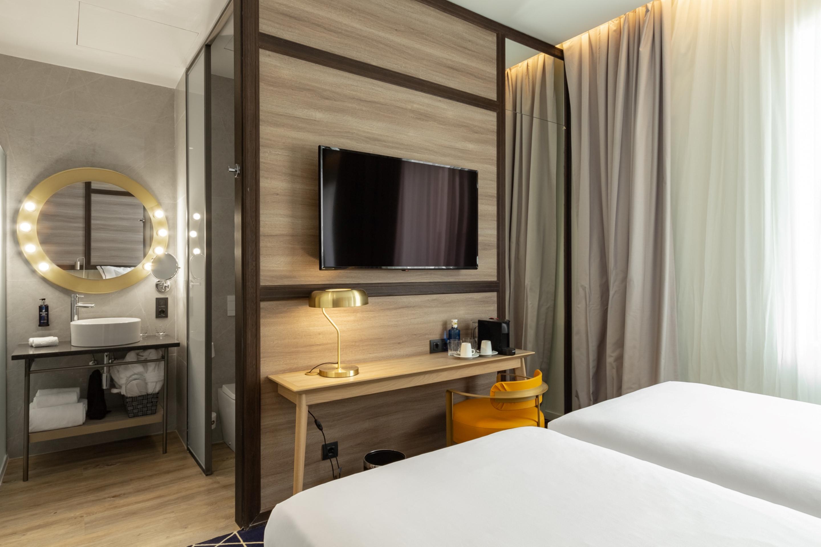 Pestana Cr7 Gran Via Madrid Hotel Екстериор снимка